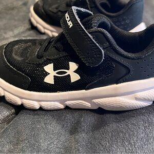 Under Armour infants tennis shoe
